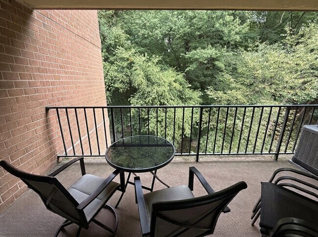 Foto del edificio - 19 Rock Hill Rd