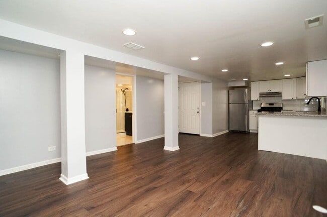 Building Photo - 2 bedroom in Chicago IL 60641