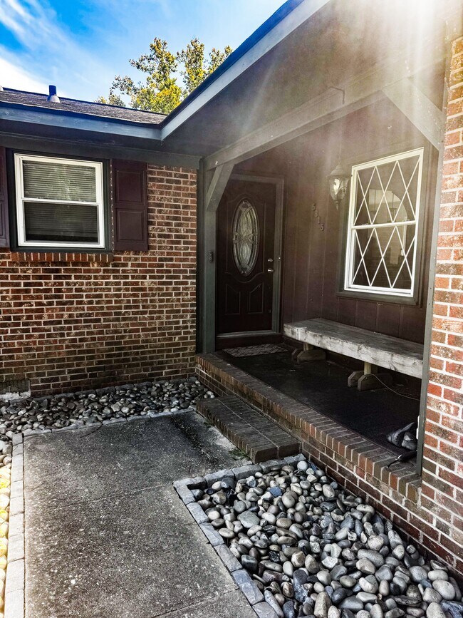Foto del edificio - 5815 Permastone Lake Rd