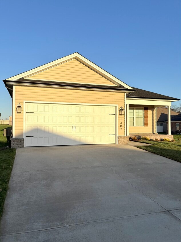 Primary Photo - 1307 Helmsdale Ave