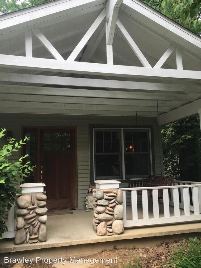 Foto del edificio - 3 br, 2 bath House - 1044 E. Chris Ln
