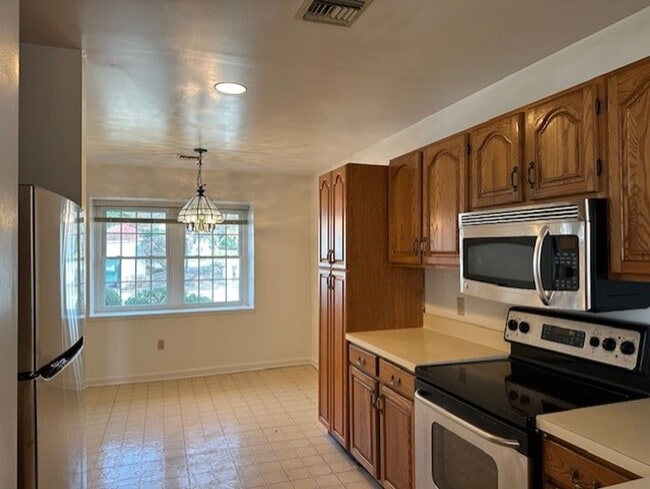 Building Photo - Derry Township School District Town-Home F...