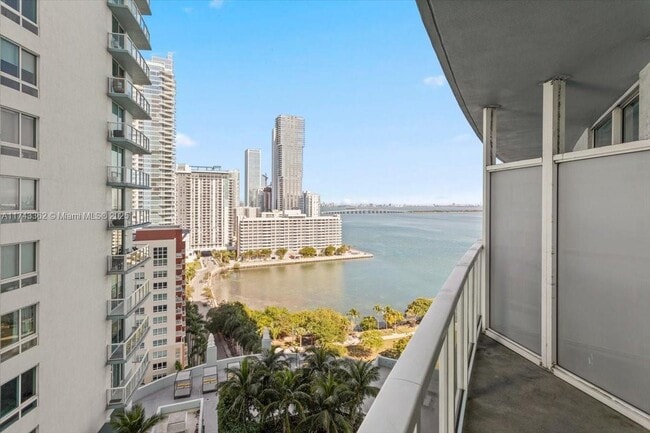 Building Photo - 1900 N Bayshore Dr