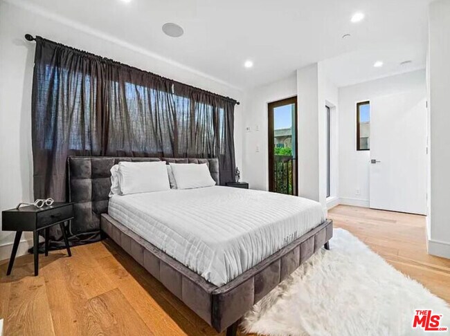 Foto del edificio - 1445 N Martel Ave