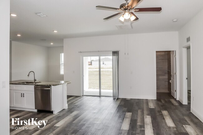 Building Photo - 301 Cimarron Ct