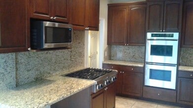 Building Photo - 619 37th St