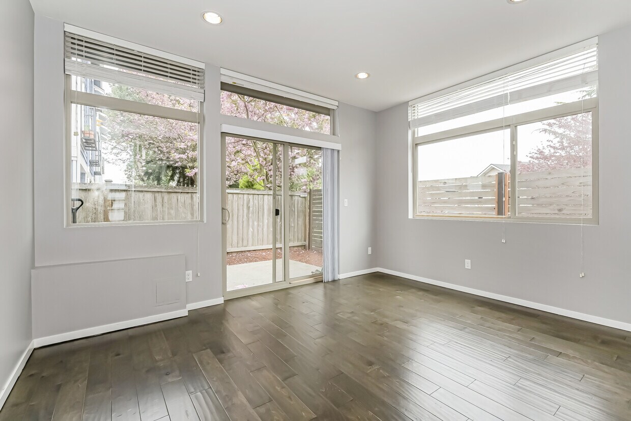 Foto principal - 3220 SW Morgan St