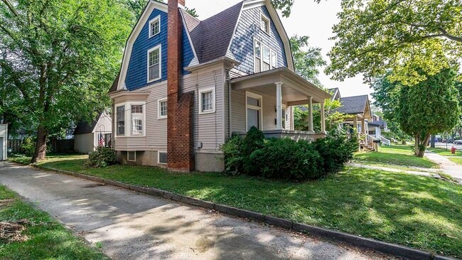 Foto del edificio - 823 Dewey Ave