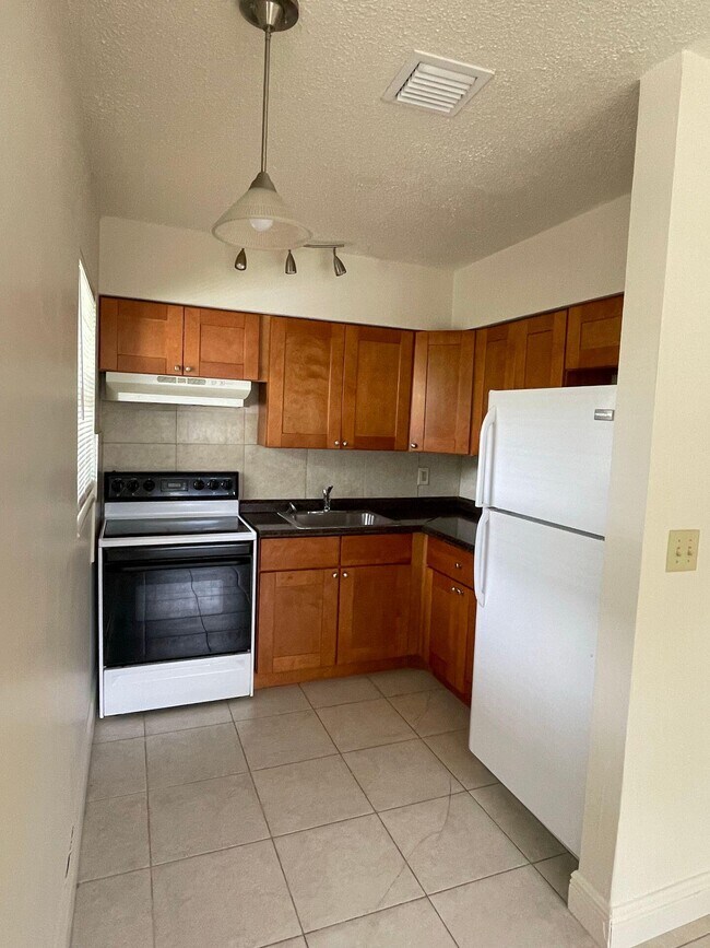 Foto del edificio - 220 SW 8th St