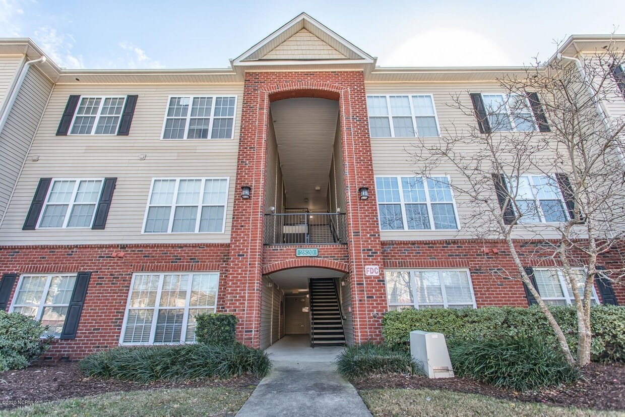 Primary Photo - 2820 Bloomfield Ln