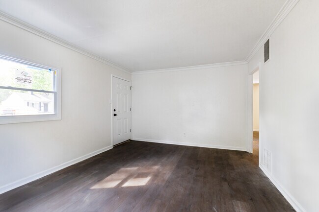 Building Photo - 2778 Grasmere Ave