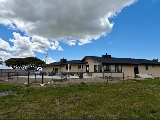 Foto del edificio - Charming 4br/2.5ba home on acreage in Desirable Rolling Hills SLO