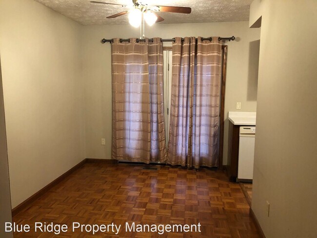 Building Photo - 3 br, 2 bath House - 324 Magnolia Court