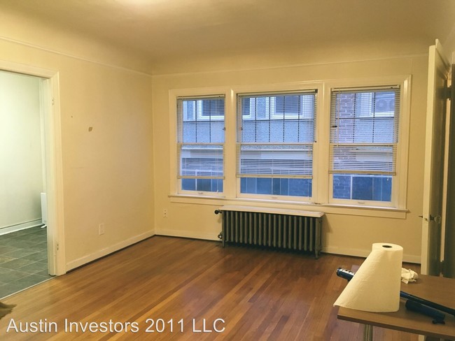 Building Photo - 409 10th Ave