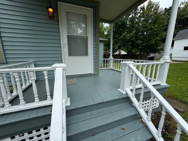 Side porch - 2321 Washington Ave
