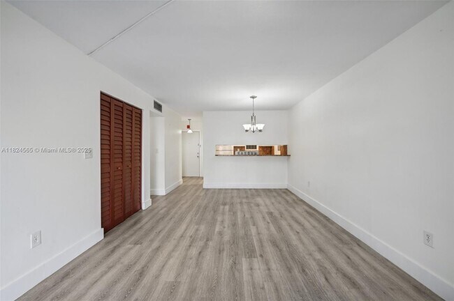 Building Photo - 145 SW 30th Ct