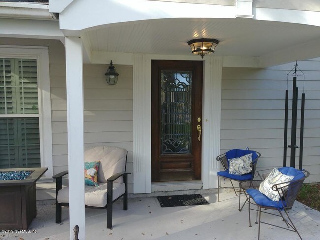 Building Photo - 501 Robles Ln
