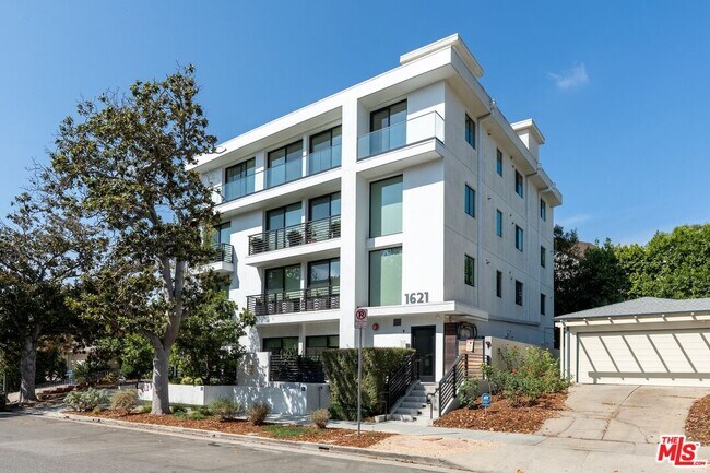 Foto del edificio - 1621 Malcolm Ave