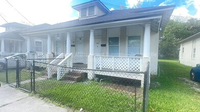 Building Photo - 2324 Moncrief Rd
