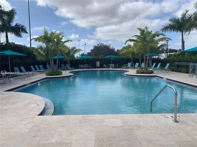 Foto del edificio - 20901 NW 1st Dr
