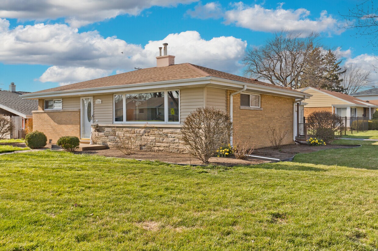 Foto principal - 7200 Lake St