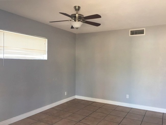 Foto del edificio - 1 Bedroom / 1 Bath Duplex- Downtown Phx