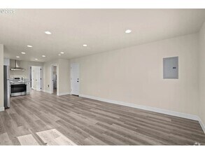 Building Photo - 8316 SE Raymond Ct