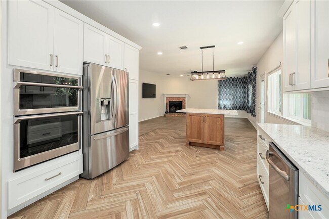 Foto del edificio - 703 Ivy Ct