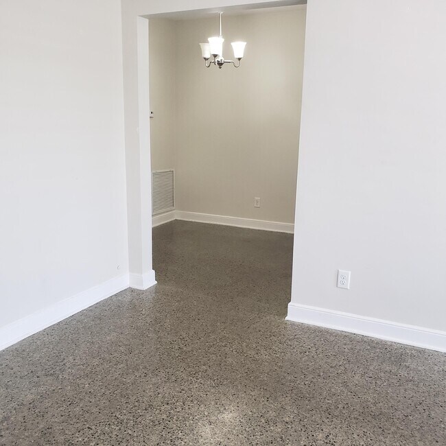 Building Photo - 3637 S Olive Ave