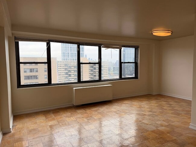 Building Photo - 225 St Pauls Ave