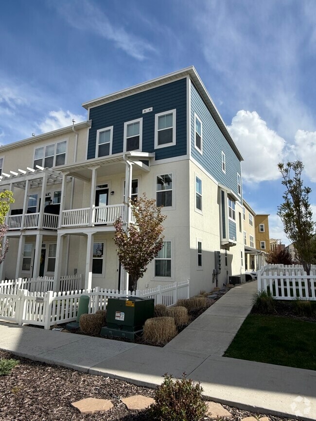 Building Photo - 5427 W Ranches Loop Rd