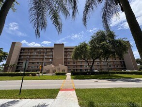 Building Photo - 4570 NW 18th Ave