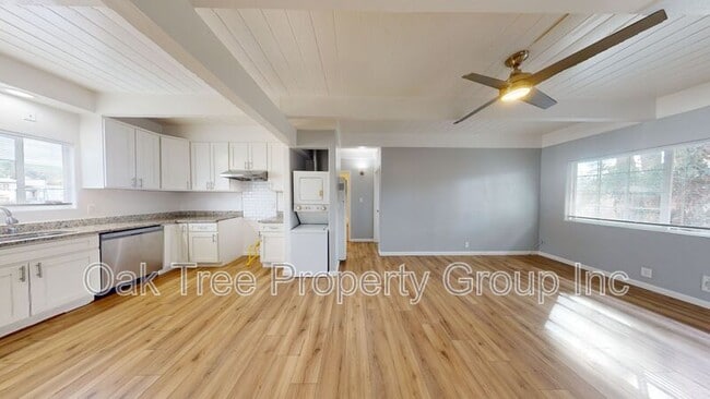 Building Photo - 7867 Bancroft Ave