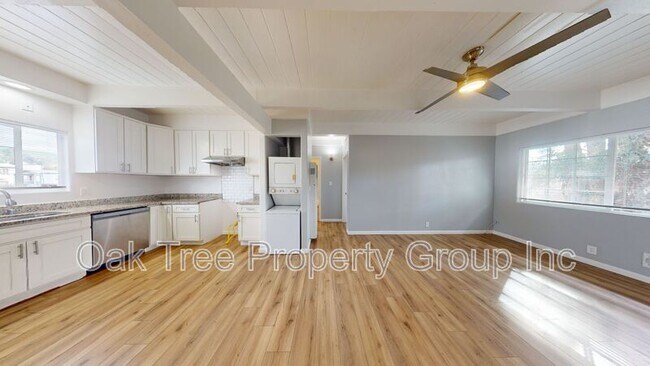 Foto del edificio - 7867 Bancroft Ave