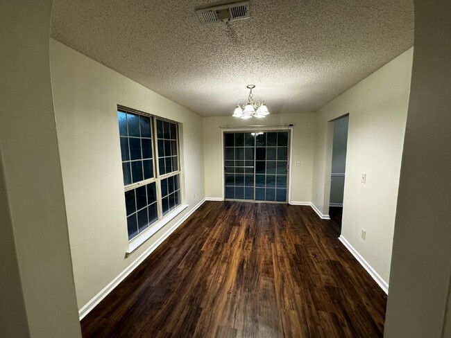 Building Photo - House for Rent