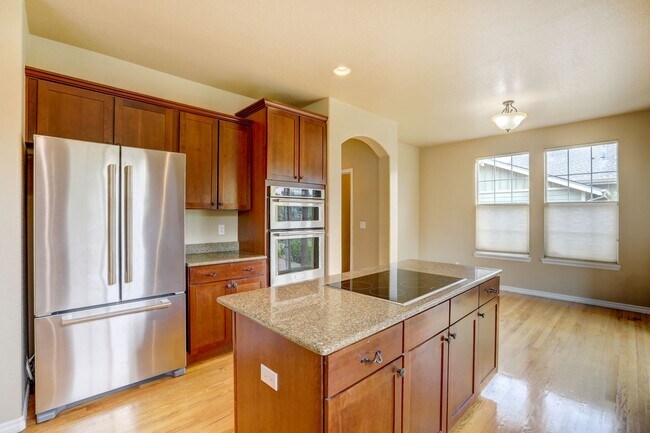 Foto del edificio - Castlewood 4 Bedroom Home (Available Immed...