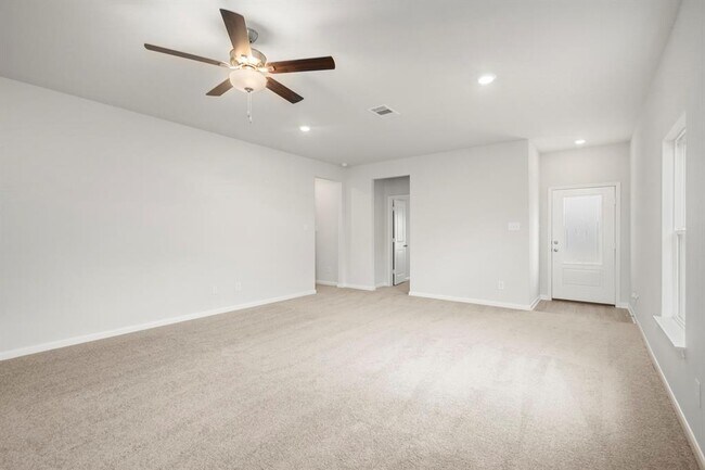 Building Photo - 15834 Berry Hl Dr