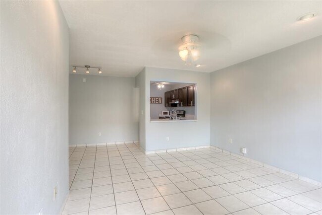 Foto del edificio - 2500 W 67th Pl