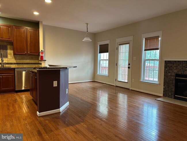 Building Photo - 16 Peppermint Dr
