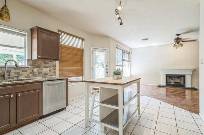 Building Photo - 15321 Ozone Pl