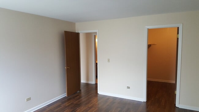 Building Photo - 33561 N Royal Oak Ln