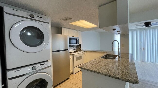 Building Photo - 120 Coco Plum Dr