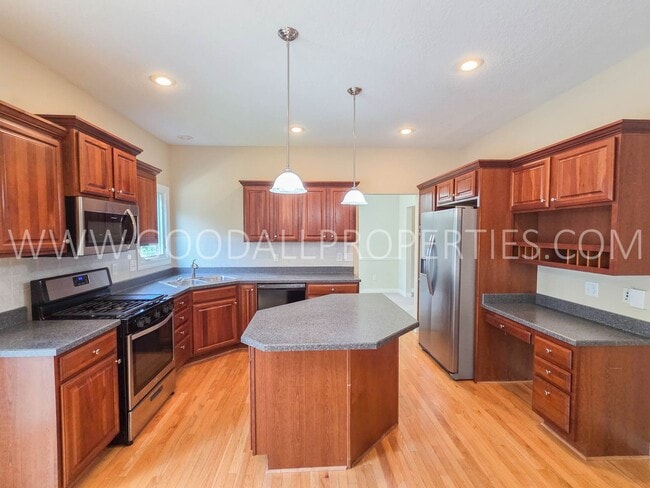 Building Photo - 14405 Clearview Ln