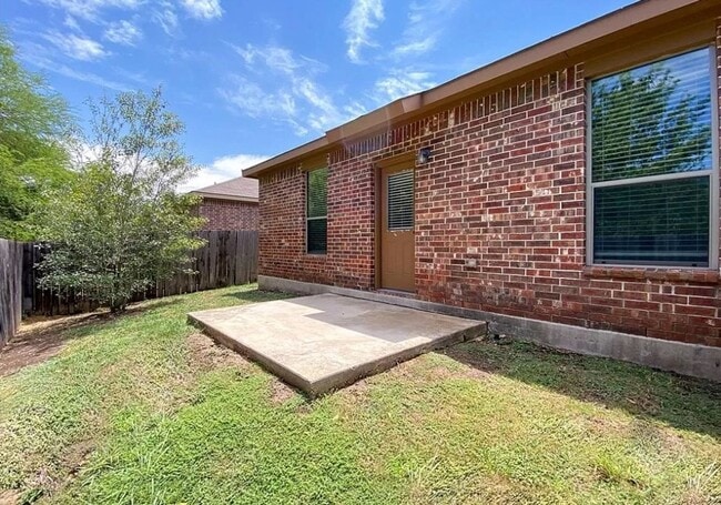Building Photo - 137 Creekside Villa Dr