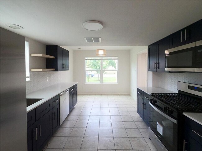 Building Photo - 10803 El Salido Pkwy