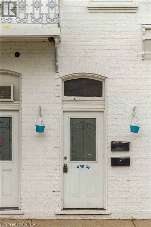 Building Photo - 438 Colborne St
