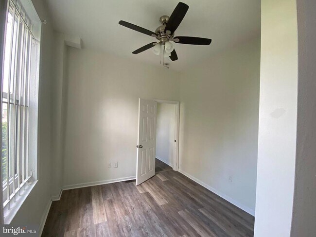 Foto del edificio - 1348 W Clearfield St