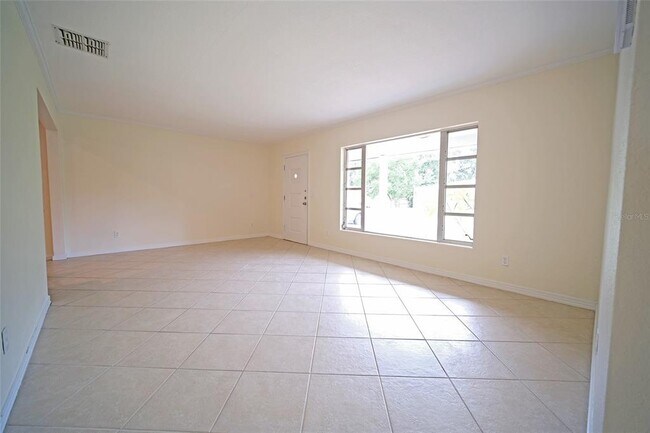 Building Photo - 1619 San Roy Dr