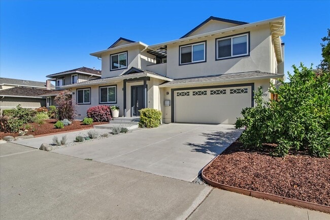 Foto del edificio - Beautiful Home For Rent in Cupertino with Solar, Pool and Sauna Coming Soon!