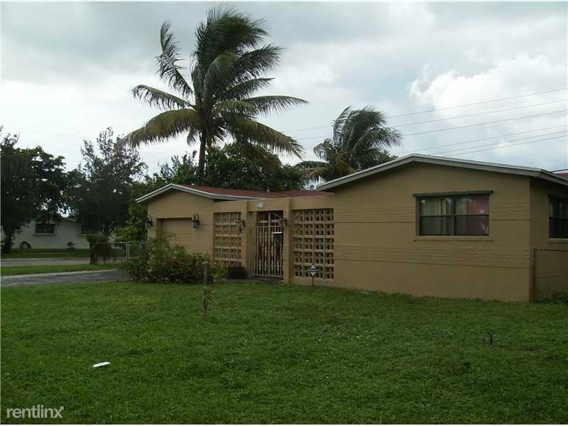 Primary Photo - 7749 Fairway Blvd